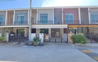 ทรัพย์สถาบันโดย JAM ทาวน์เฮาส์ บ้านพฤกษา 86/2 (Baan Pruksa 86/2 Ladkrabang-Suvarnabhumi)