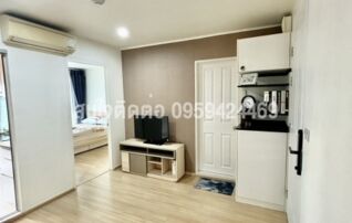 ห้องนั่งเล่น ชั้นวางทีวีห้องนั่งเล่น SB furniture และชั้น buildin ตู้เก็บของและตู้รองเท้า 20 คู่