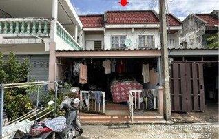 ทรัพย์สถาบันโดย GHB ทาวน์เฮาส์ ถนนเลียบคลองชลประทาน