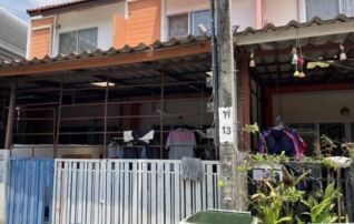 ทรัพย์สถาบันโดย GHB ทาวน์เฮาส์ บ้านชายคลอง