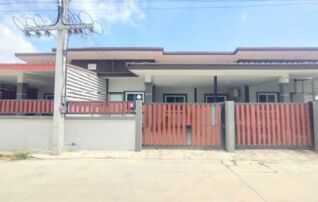 ทรัพย์สถาบันโดย GHB ทาวน์เฮาส์ ถนนจอมพล