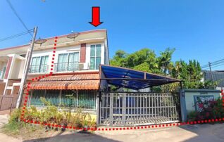 ทรัพย์สถาบันโดย GHB ทาวน์เฮาส์ ถนนสนามบิน-ลพบุรีราเมศวร์