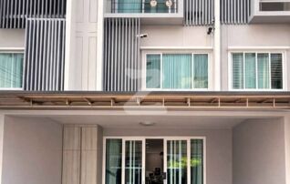 **เจ้าของขายเอง** บ้านโชนด้านหน้าโครงการ ไม่มีบ้านตรงข้าม (ราคาต่อรองได้) โครงการ ดิ เอ็กซ์คลูซีฟ รัชดาวงศสว่าง : เจ้าของขายเอง (งดรับนายหน้า)