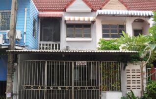 ทรัพย์สถาบันโดย GHB ทาวน์เฮาส์ เสริมศิริวิลเลจโครงการ 7
