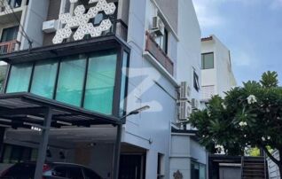 ขายทาวน์โฮม โครงการ อารียา แมนดารีนา สุขุมวิท 77 ( Areeya Mandarina Village ) 4 ชั้น (หลังมุม แปลงในสุด ด้านในฝั่งซ้ายไม่ติดกับใคร) เนื้อที่ 40 ตร.ว. : เจ้าของขายเอง (งดรับนายหน้า)