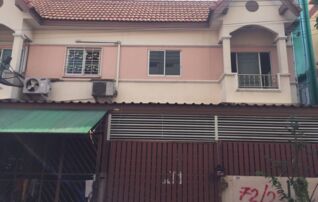ทรัพย์สถาบันโดย ธอส ทาวน์เฮาส์ ทองศิริ