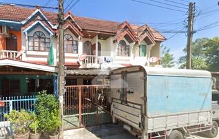 ขายบ้าน หมู่บ้านเพชรไพลิน ทาวน์เฮ้าส์ 2 ชั้นการเดินทางสะดวกสบาย ถนนสุวินทวงศ์เข้าถนนคลองสามวาเดี๋ยวเขาซอยพระยาสุเรนทร์ 35 ติดโรงเรียนโสมาภา : เจ้าของขายเอง