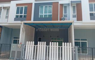 ทาวน์เฮ้าส์ หมู่บ้านลาวิลล่า พอชช์ อยุธยา ราคา3,600,000 สนใจโทร095-829-5708 นิดค่ะ : เจ้าของขายเอง