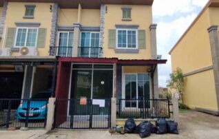 ทรัพย์สถาบันโดย GHB ทาวน์เฮาส์ โกลเด้นทาวน์รังสิต-คลอง 3 (Golden Town Rangsit-Klong 3)