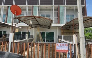 ทรัพย์สถาบันโดย GHB ทาวน์เฮาส์ หนองฉาง อุทัยธานี