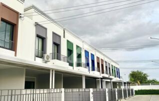 🏡〰️ บ้านใหม่ #ให้เช่า ใจกลางอมตะ-ดอนหัวฬ่อ เจ้าของปล่อยเอง แต่งครบ เฟอร์ครบ เข้าอยู่ได้เลย ‼️ ทาวน์โฮม : 2 ห้องนอนใหญ่ 3 ห้องน้ำ   : เจ้าของให้เช่าเอง (งดรับนายหน้า)