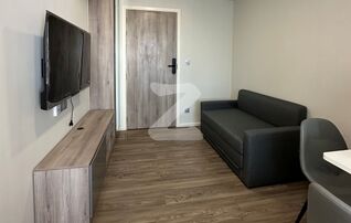 Living Room พร้อม Google 4K TV