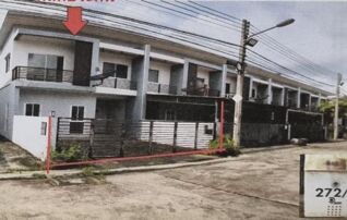 ทรัพย์สถาบันโดย GHB ทาวน์เฮาส์ ถนน*
