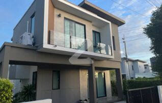 🏠✨ ขายบ้านเดี่ยวโครงการเอสเกต ไลฟ์ ✨🏠 🎉 ต่ำกว่าราคาซื้อ! พร้อมฟรีโอน 🎉 💰 เพียง 4.89 ล้าน(เจ้าของขายเอง) 💰 : เจ้าของขายเอง (งดรับนายหน้า)