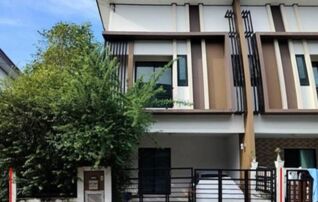 ทรัพย์สถาบันโดย GHB ทาวน์เฮาส์ บ้านฟ้าปิยรมย์นีวา (Baanfah Piyarom Niva Wongwaen-Lumlukka Klong 6)