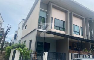 🏡ให้เช่าบ้านทาวน์โฮม 2 ชั้น  หลังมุม ติดจุดกลับรถและมีพื้นที่สวนข้างบ้าน พร้อมอยู่ รีโนเวทใหม่ ไม่เคยปล่อยเช่า พร้อมเข้าอยู่  : เจ้าของให้เช่าเอง (งดรับนายหน้า)