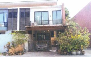 ทรัพย์สถาบันโดย GHB ทาวน์เฮาส์ คิวทาวน์
