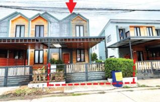 ทรัพย์สถาบันโดย GHB ทาวน์เฮาส์ ถนนกลางเมือง