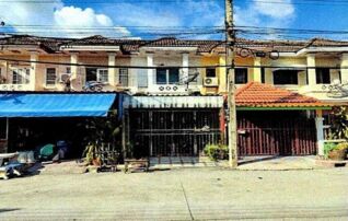 ทรัพย์สถาบันโดย GHB ทาวน์เฮาส์ ปัญญ์วไล