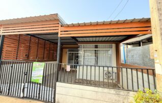 ทรัพย์สถาบันโดย JAM ทาวน์เฮาส์ บ้านร่มไม้ 3 มาบยางพร (Baan Rommai 3 Map Yang Phon)