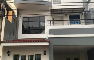 (Owner post) ให้เช่า租 Home Office #จดทะเบียนได้ 🧳พร้อมเข้าอยู่ 1 เมษายน 2569 ที่ตั้ง : หมู่บ้านไพร์มเพลส105 ซอยลาซาล77 (บางนา) : เจ้าของให้เช่าเอง (งดรับนายหน้า)