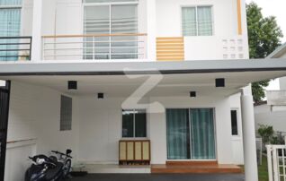 ขายบ้านแฝด รีโนเวทแล้ว | หมู่บ้านเดอะทรี ศรีราชา (เจ้าของบ้านขายเอง) 3 ห้องนอน 3 ห้องน้ำ 2 ที่จอดรถ พื้นที่ 36 ตรว : เจ้าของขายเอง (งดรับนายหน้า)