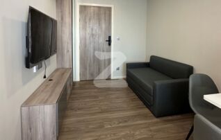 Living Room พร้อม Google 4K TV