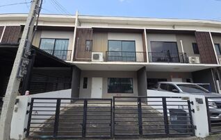ทรัพย์สถาบันโดย GHB ทาวน์เฮาส์ บางบัวทอง นนทบุรี