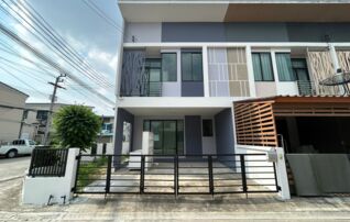 ทรัพย์สถาบันโดย JAM ทาวน์เฮาส์ เดอะทรัสต์ ทาวน์ บ่อวิน (The Trust Town Bowin)