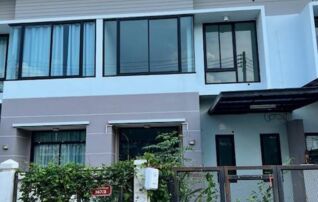 ทรัพย์สถาบันโดย GHB ทาวน์เฮาส์ บุญญาภา โมเดิร์น ทาวน์โฮม