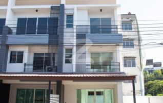 🏡ทาวน์โฮม 3 ชั้น ให้เช่า – เจ้าของปล่อยเอง 📍 หมู่บ้านออทัม เรสซิเดนท์ เพชรเกษม 114              : เจ้าของให้เช่าเอง (งดรับนายหน้า)
