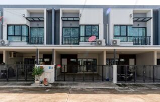 ทรัพย์สถาบันโดย KASIKORNBANK ทาวน์เฮาส์ ลาปาตีย์ บ้านสวน