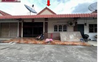 ทรัพย์สถาบันโดย GHB ทาวน์เฮาส์ พฤษภาแลนด์ หนองซาก (P Village Nongchark)