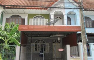 ทรัพย์สถาบันโดย GHB ทาวน์เฮาส์ เสนาวิลล่า 5 (Sena Villa 5)