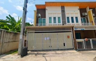 ทรัพย์สถาบันโดย GHB ทาวน์เฮาส์ โกลเด้นทาวน์ศรีนครินทร์-สุขุมวิท (Golden Town Srinakarin-Sukhumvit)