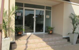 อภิชาติ เพลส