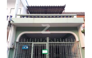 ด้านหน้าบ้าน มีเทอเรสด้านบน
