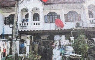 ทรัพย์สถาบันโดย GHB ทาวน์เฮาส์ คลองสามวา กรุงเทพมหานคร