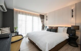 ขายคอนโด Bayphere Hotel นาจอมเทียน 18 ปัจจุบันบริหารเป็นโรงแรม ติดทะเล ได้รับค่าเช่าทุกเดือน มีสระว่ายน้ำRooftop SkyBar วิวสวย