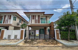 ทรัพย์สถาบันโดย JAM ทาวน์เฮาส์ บ้านฟ้าปิยรมย์ เทนโดร (Baanfah Piyarom Tendro Wongwaen-Lumlukka Klong 6)