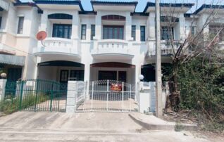 ทรัพย์สถาบันโดย JAM ทาวน์เฮาส์ บ้านบุศรินทร์ (Bussarin Land & Houses Park Chiangmai)