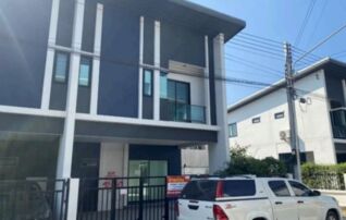 ทรัพย์สถาบันโดย GHB ทาวน์เฮาส์ ฟ้าปิยรมย์นีโอลา