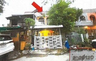 ทรัพย์สถาบันโดย GHB ทาวน์เฮาส์ ริมน้ำ