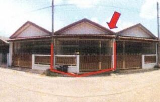 ทรัพย์สถาบันโดย GHB ทาวน์เฮาส์ ในสวน
