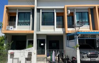 ทรัพย์สถาบันโดย GHB ทาวน์เฮาส์ สิรารมย์ พลัส บางนา กม.29 (Sirarom Plus Bangna Km.29)