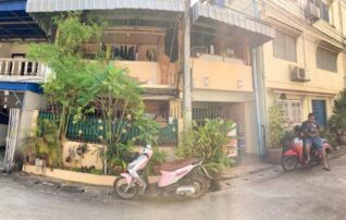 ทรัพย์สถาบันโดย ธอส. ทาวน์เฮาส์  สวรรคโลก สุโขทัย