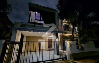 ขายบ้านเดี่ยว. หมู่บ้านวิลล่าอะคาเดีย ศรีนครินทร์ หลังมุม 64 ตรว. : เจ้าของขายเอง (งดรับนายหน้า)