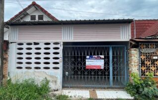 ทรัพย์สถาบันโดย GHB ทาวน์เฮาส์ สนามกีฬาวิลล่า (Khum Udomsap)