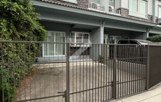 บ้านใหม่มือเดียว 3ห้องนอน3ห้องน้ำ มีพื้นที่ด้านหลังเปนสวนเล็กๆ มี2 ที่จอดรถ : เจ้าของขายเอง (งดรับนายหน้า)