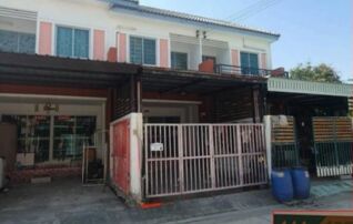 ทรัพย์สถาบันโดย GHB ทาวน์เฮาส์ กิตตินครกรีนอเวนิว